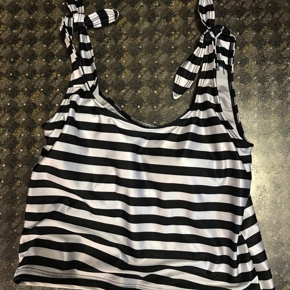 Kortni Jeane Other - Kortni Jeane tie top Size Small. EUC